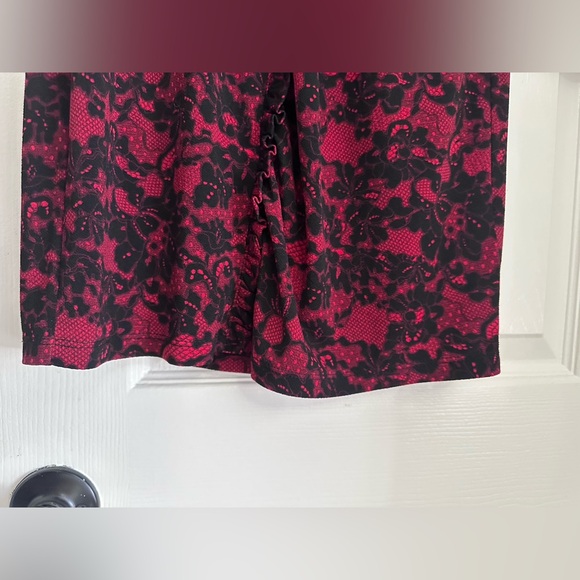 Michael Kors Long Sleeve Red and Black Floral Print Ruffled Body-con Dress - Picture 4 of 8